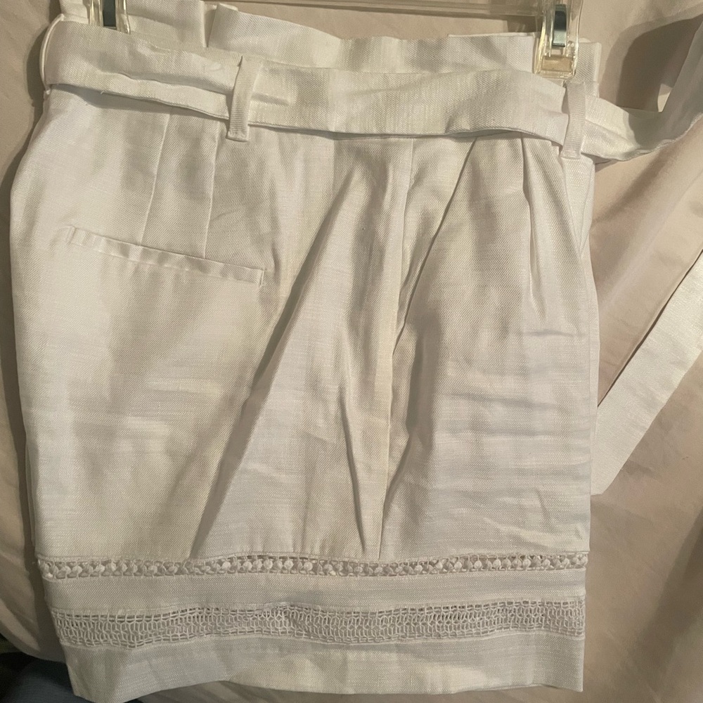 🤩White House Black Market Linen Shorts🌼